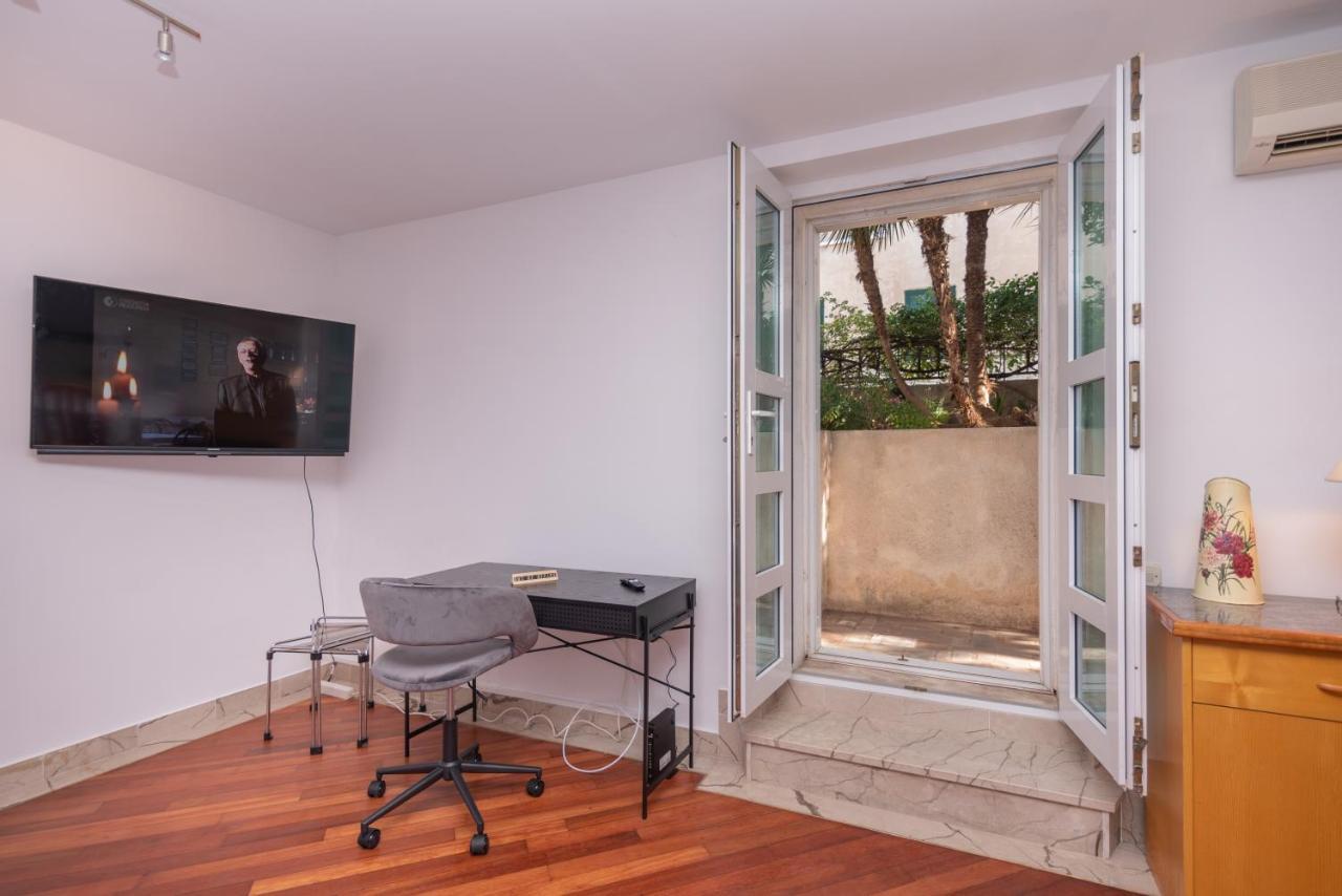 Palm Garden Apartment In Center With Big Terrace Split Exteriör bild